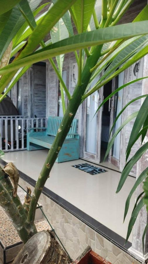 Sarinah Beach - Bistro & Bungalow Batununggul ภายนอก รูปภาพ