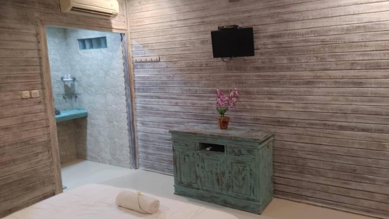 Sarinah Beach - Bistro & Bungalow Batununggul ภายนอก รูปภาพ