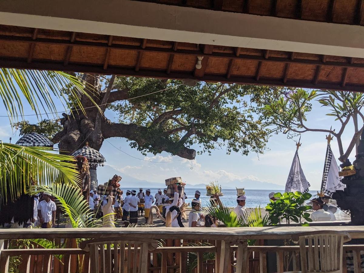 Sarinah Beach - Bistro & Bungalow Batununggul ภายนอก รูปภาพ