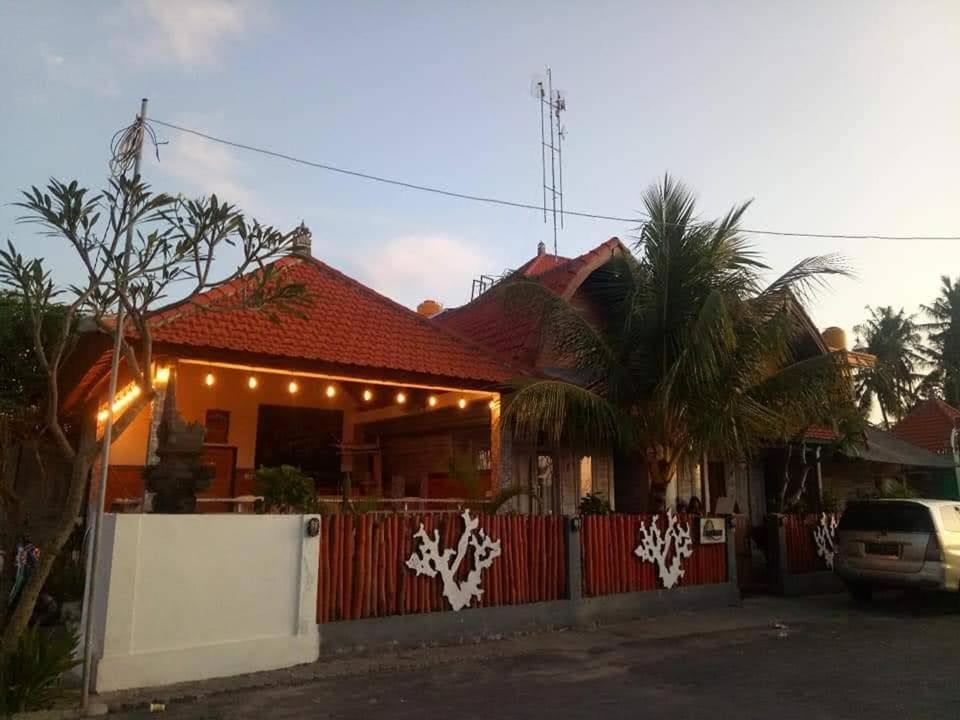 Sarinah Beach - Bistro & Bungalow Batununggul ภายนอก รูปภาพ