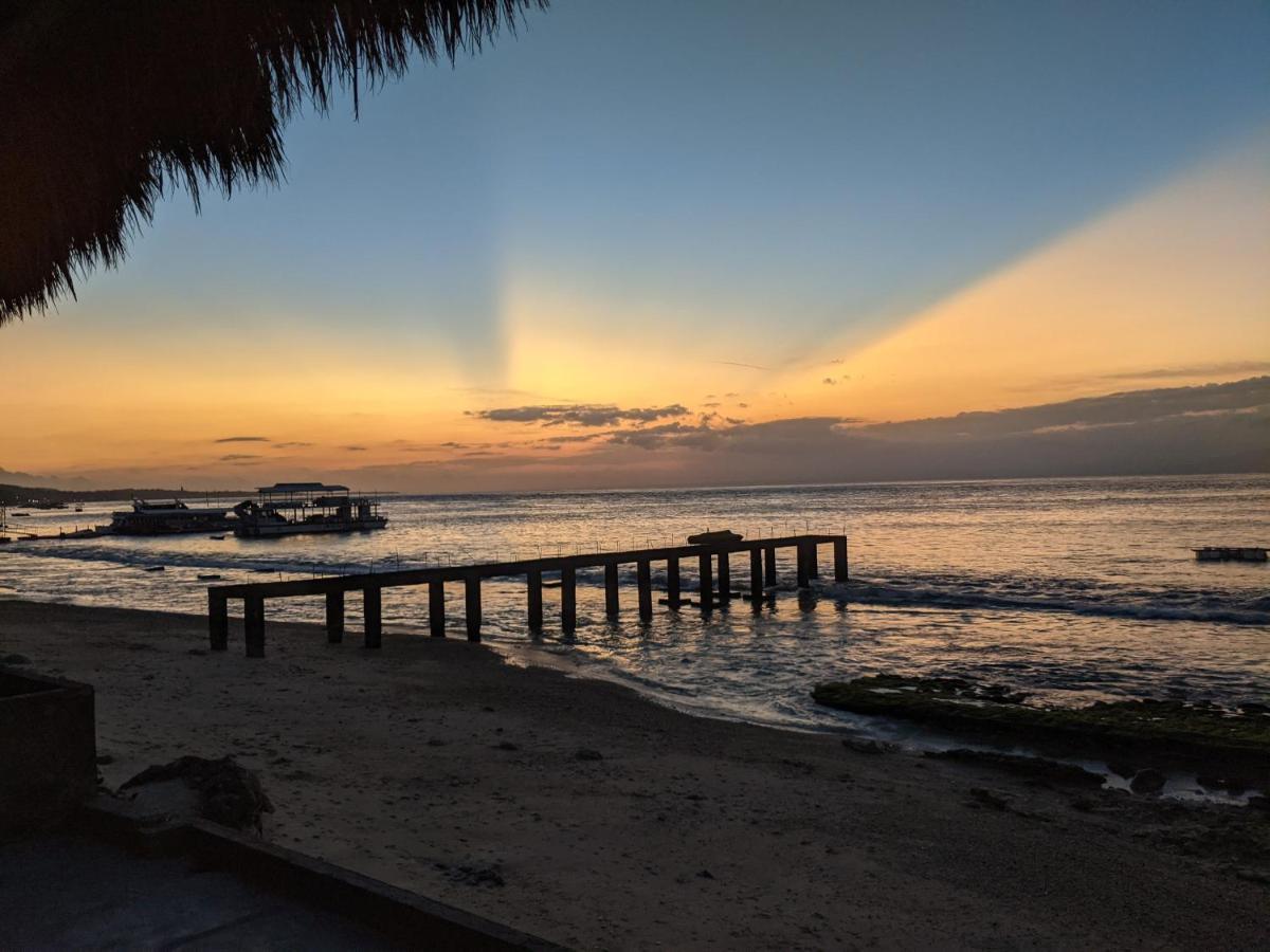 Sarinah Beach - Bistro & Bungalow Batununggul ภายนอก รูปภาพ